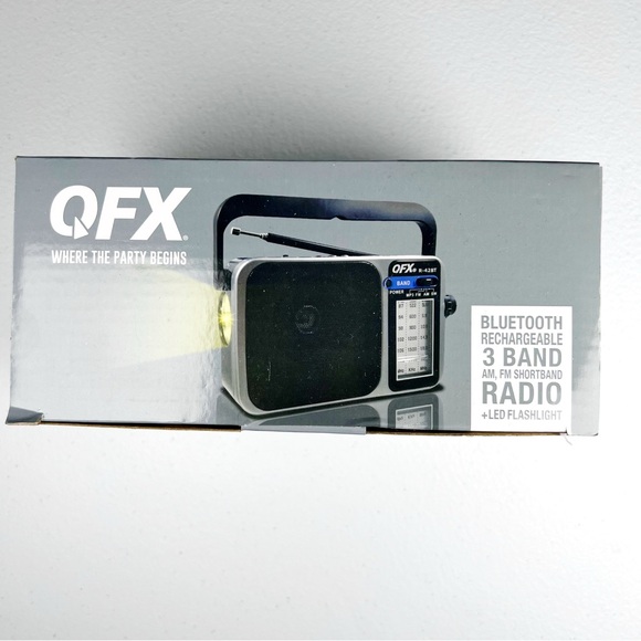 Portable 3-Band AM/FM/SW Radio with Bluetooth + LED Flashlight - Picture 5 of 6